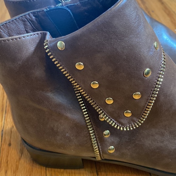 ASHTON size 9 boots with gold stud accent - Picture 2 of 4